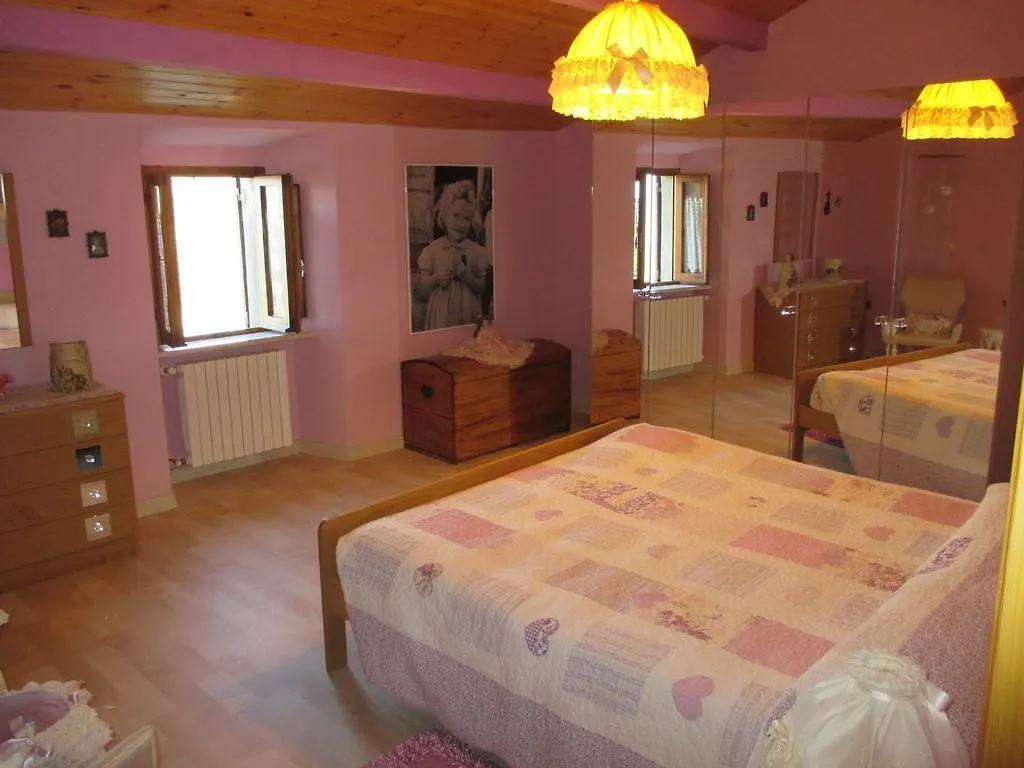 Belvilla By Oyo Graceful Apartment With Garden Petrella Guidi 0*,  Italien